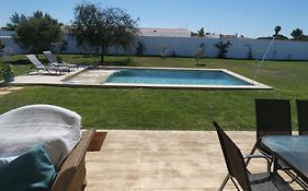 Villa Olivia con Piscina, Jardin y Parking
